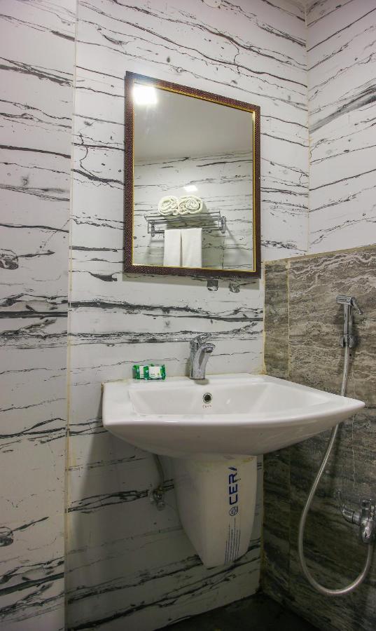 Treebo Address Inn, Banjara Hills Hajdarabad Zewnętrze zdjęcie