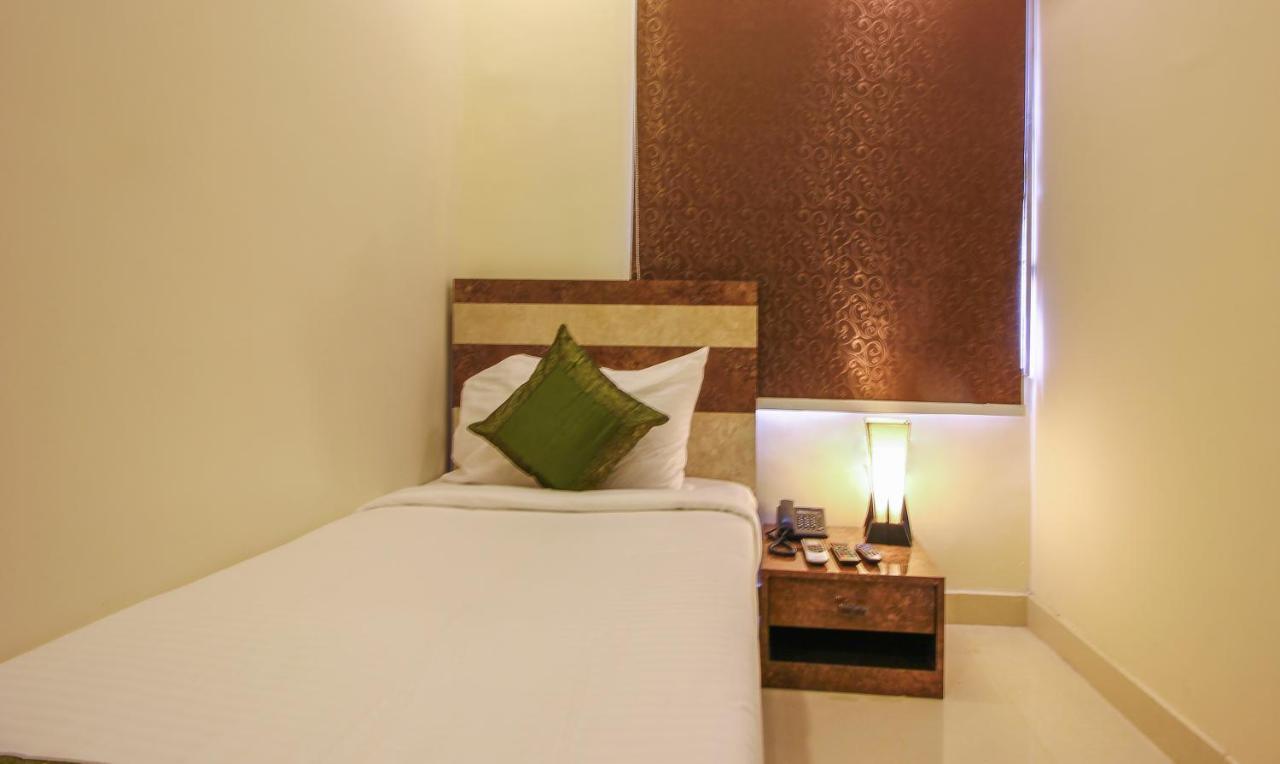 Treebo Address Inn, Banjara Hills Hajdarabad Zewnętrze zdjęcie