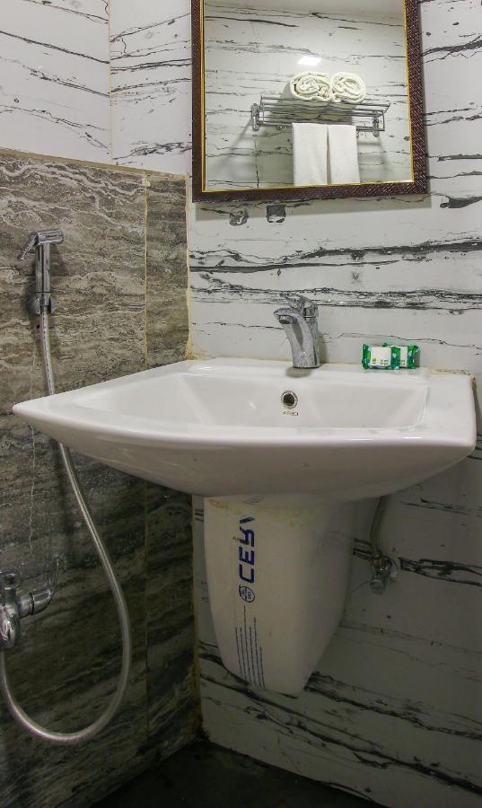 Treebo Address Inn, Banjara Hills Hajdarabad Zewnętrze zdjęcie