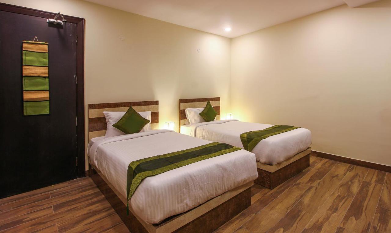 Treebo Address Inn, Banjara Hills Hajdarabad Zewnętrze zdjęcie