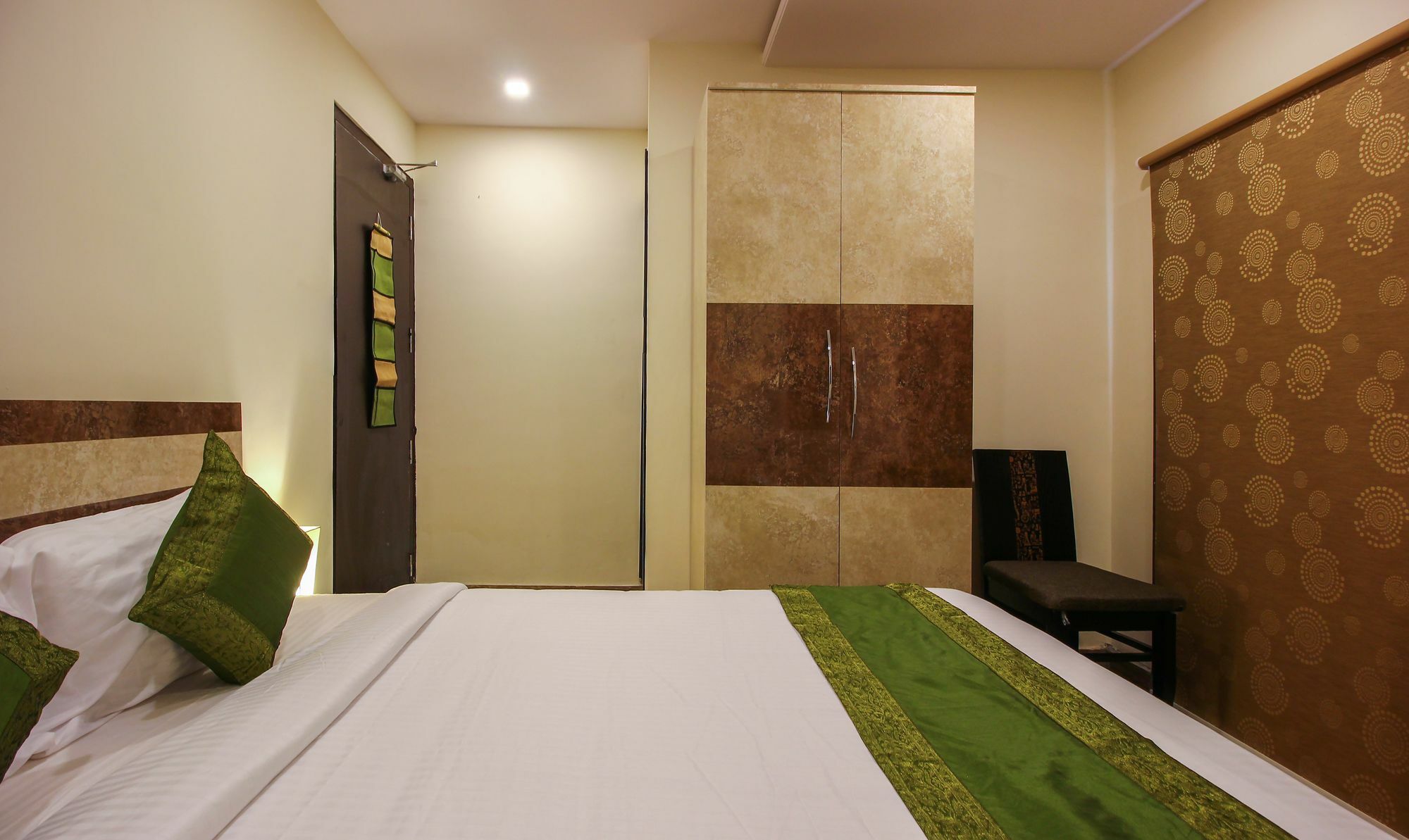 Treebo Address Inn, Banjara Hills Hajdarabad Zewnętrze zdjęcie